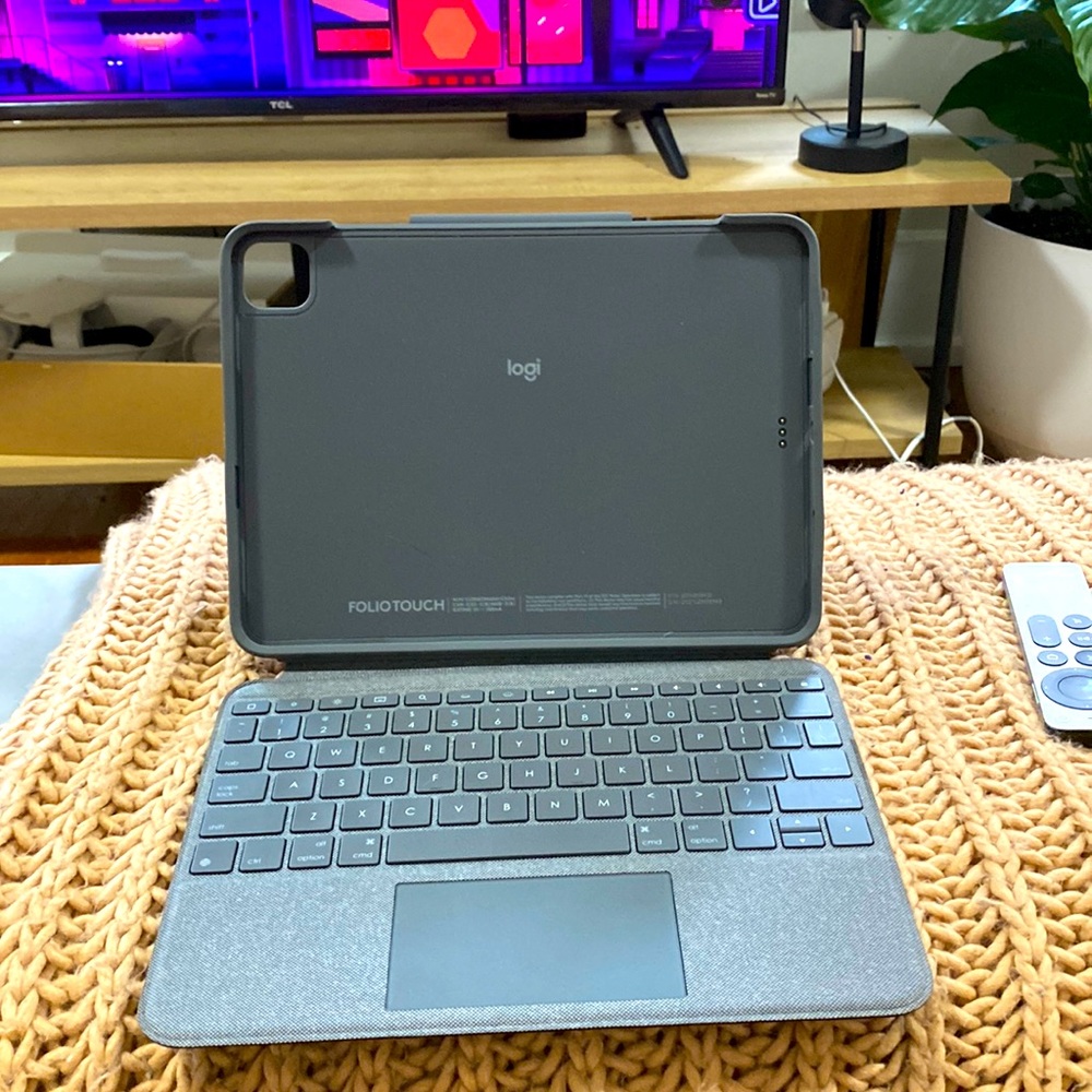 Logi Foliotouch keyboard cover for 11-in. IPad Pro